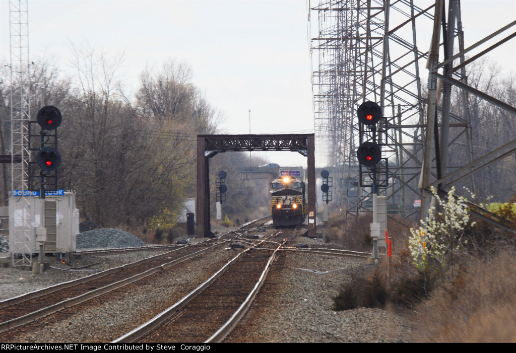 NS 28X Just close to passing under the bridge at CP Bound Brook